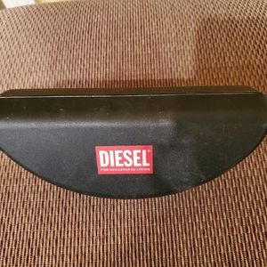 LAST CHANCE >> Diesel clam hardshell shades case
